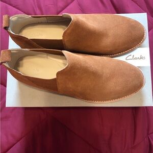Clarks Women’s tan side